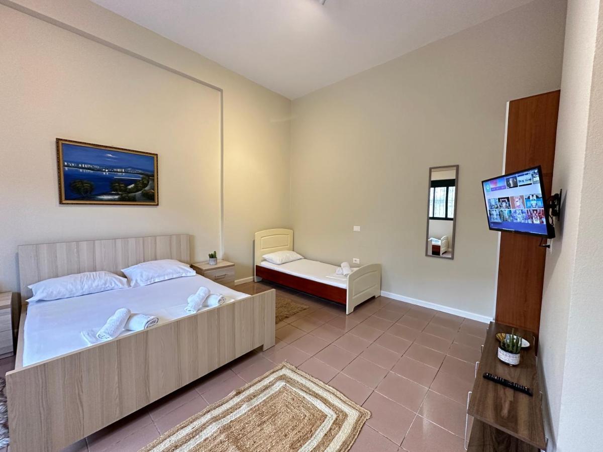 Rias Seaside Apartments Vlorë Exteriör bild