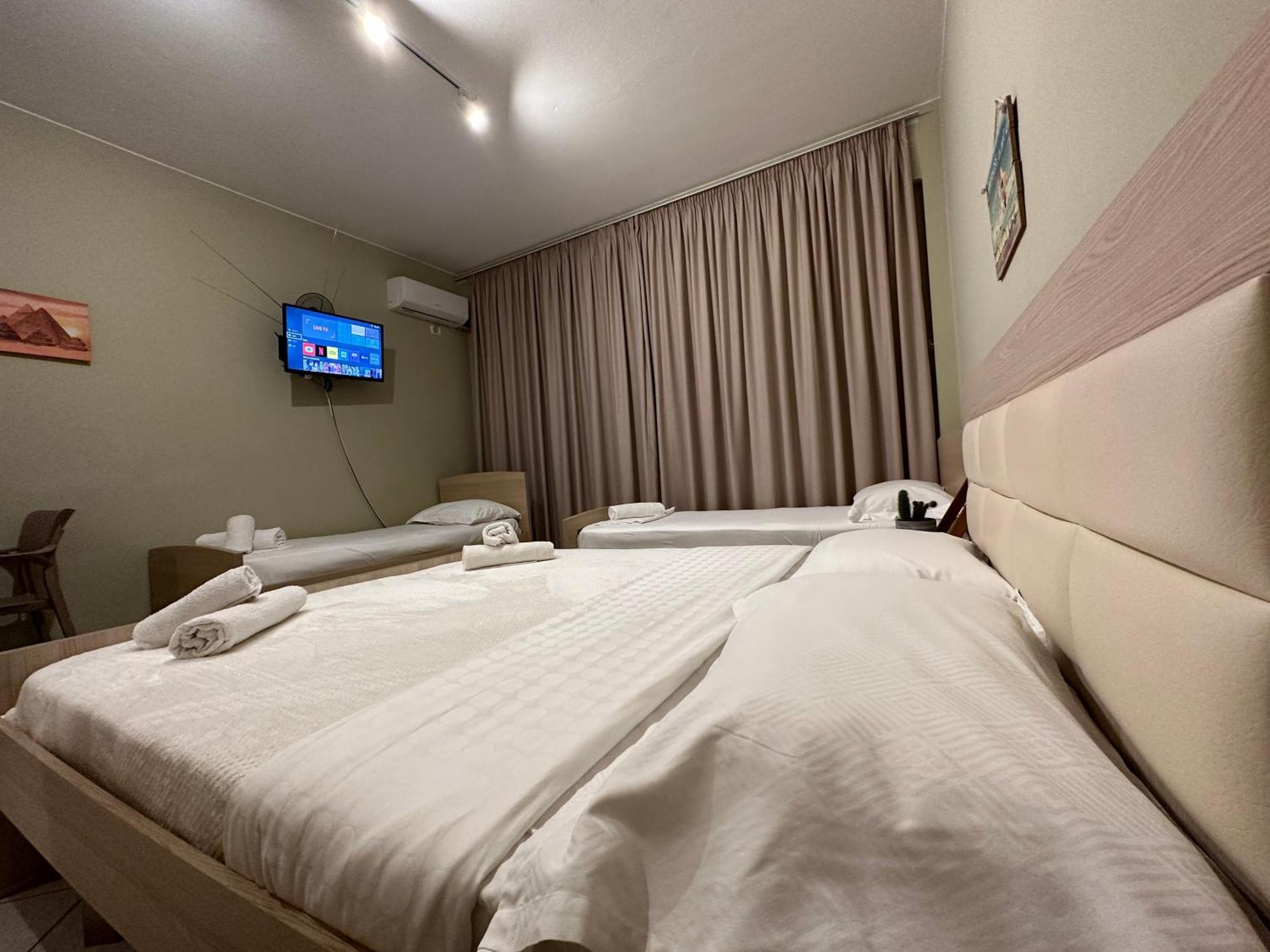 Rias Seaside Apartments Vlorë Exteriör bild
