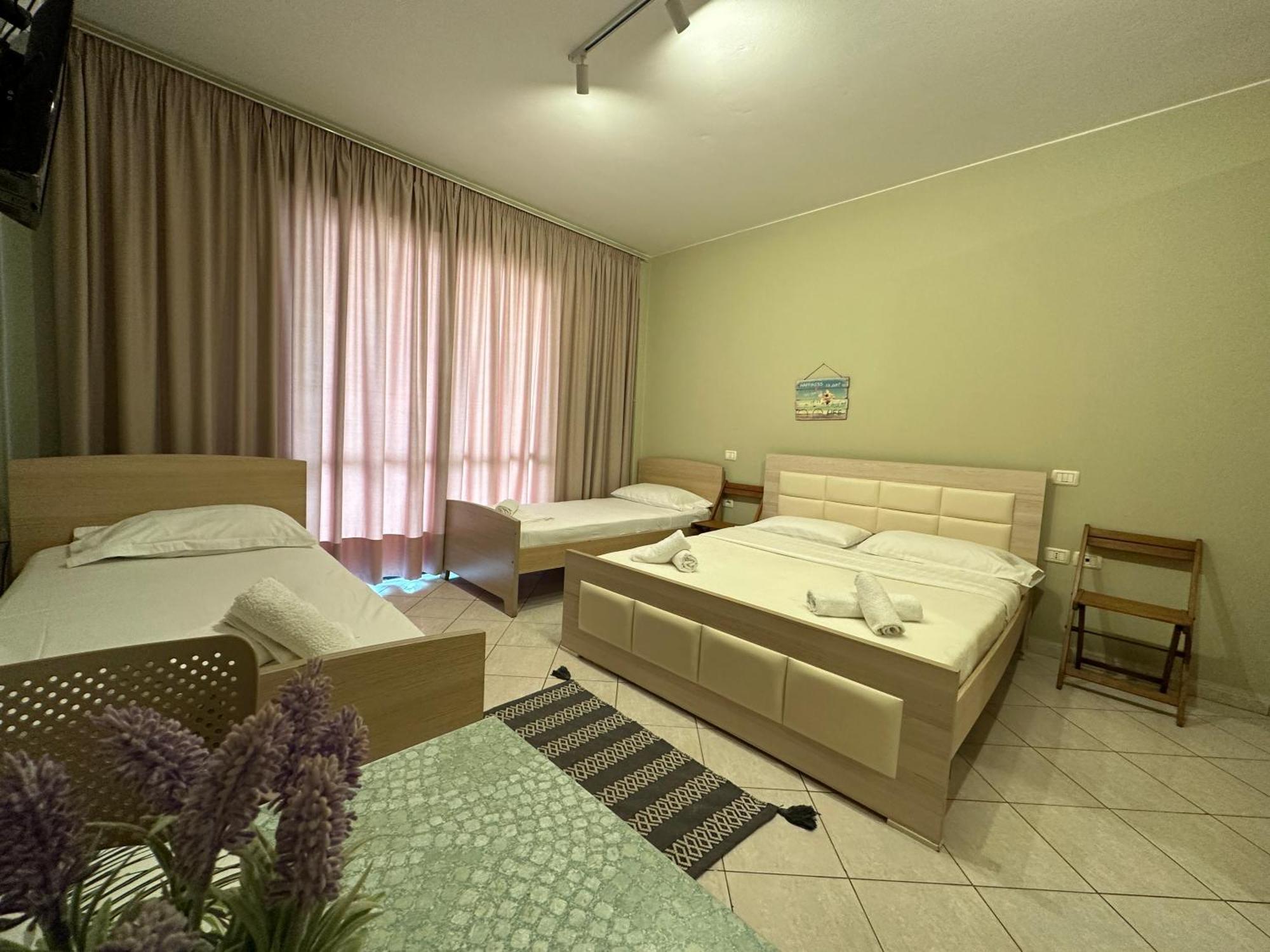 Rias Seaside Apartments Vlorë Exteriör bild