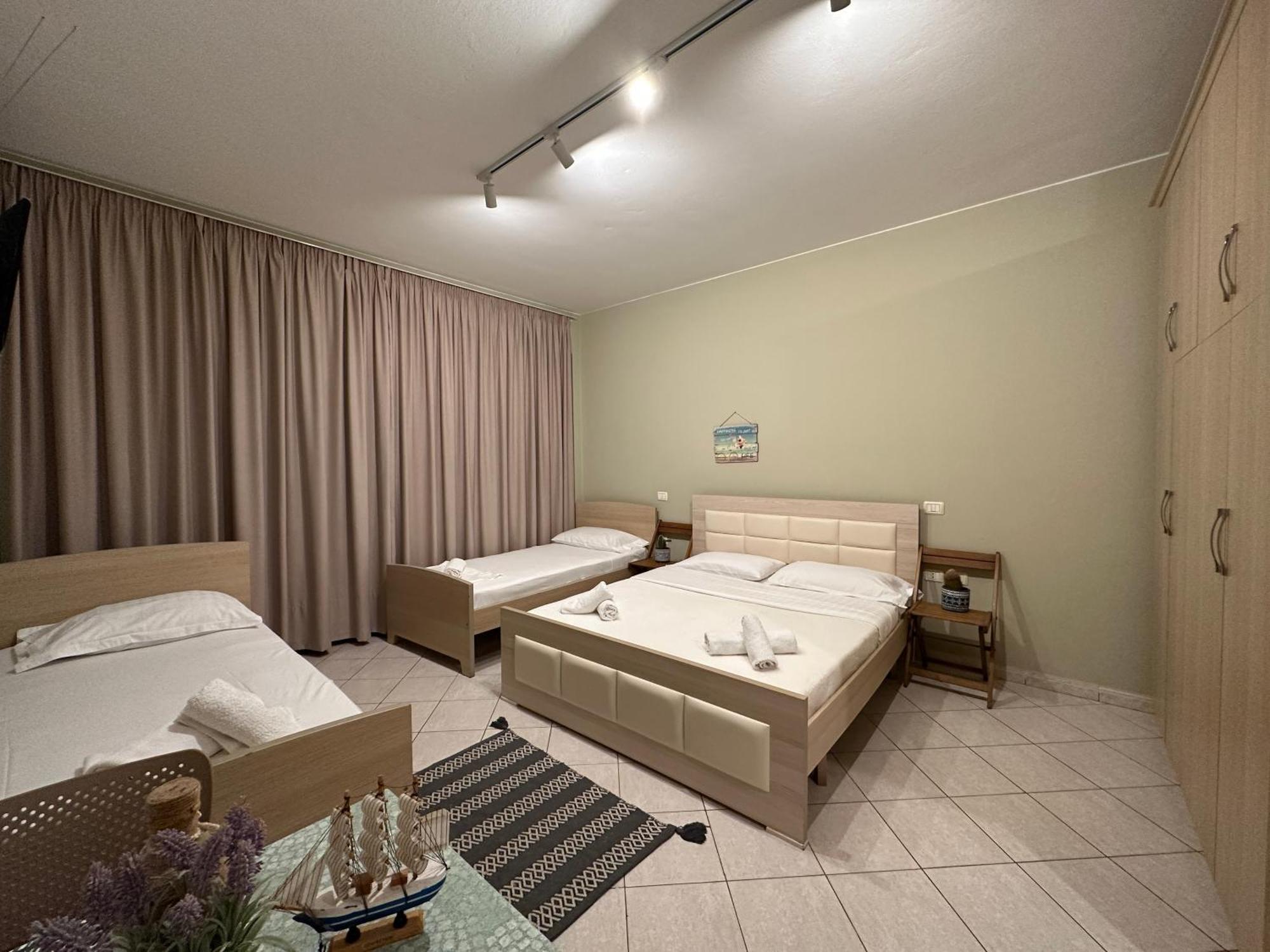 Rias Seaside Apartments Vlorë Exteriör bild