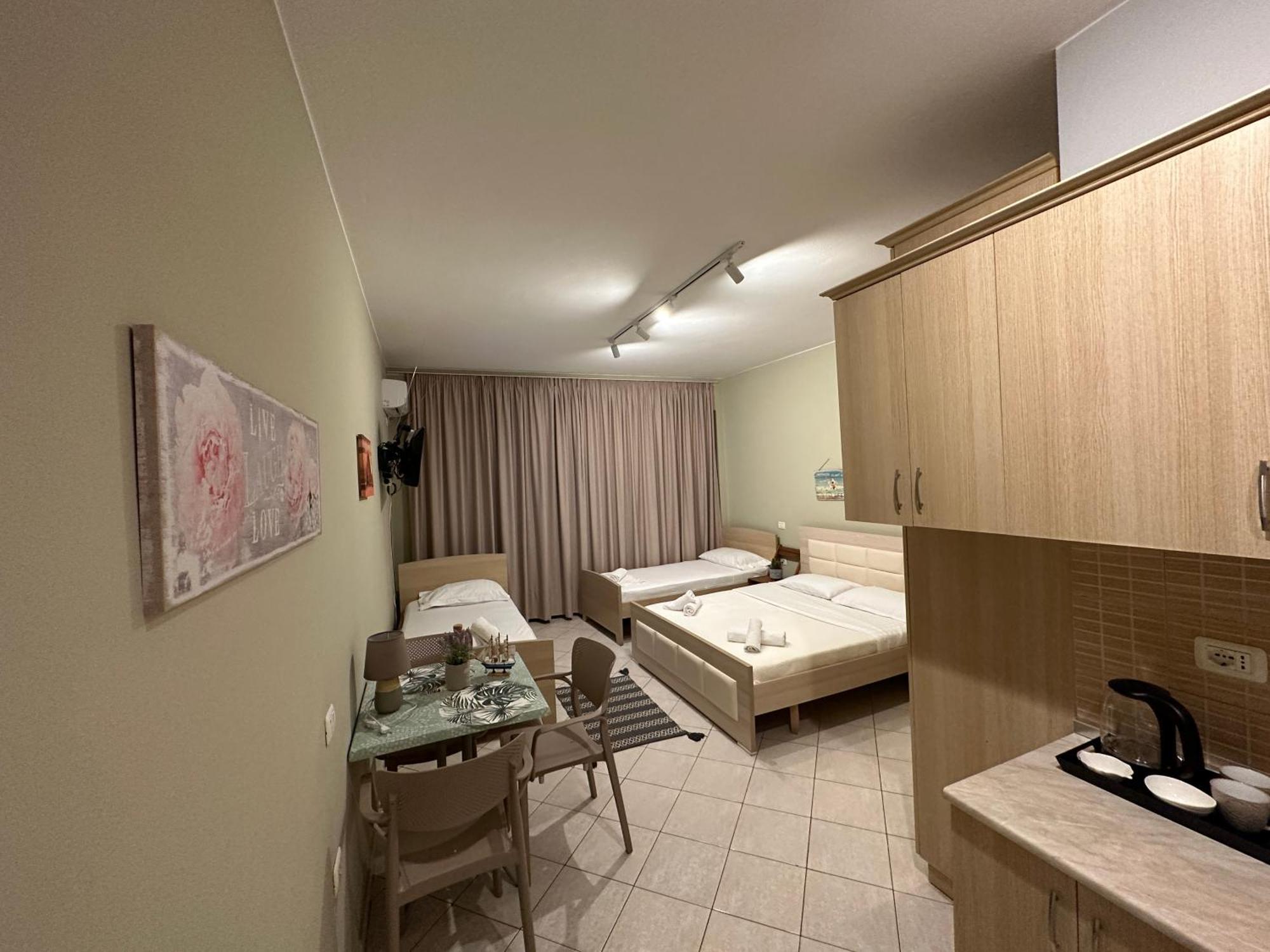 Rias Seaside Apartments Vlorë Exteriör bild